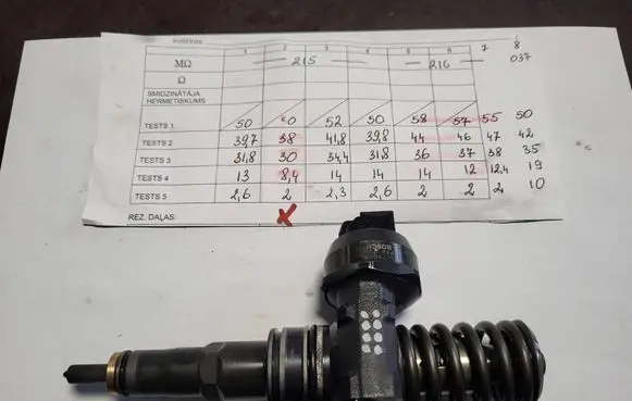 Volkswagen PASSAT B5 Fuel injector 0414720037 038130073AJ