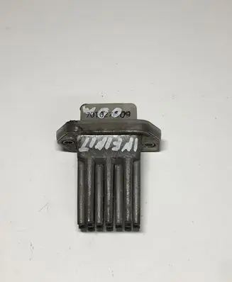 Nissan Pathfinder R50 Heater blower motor/fan resistor 70T027A09