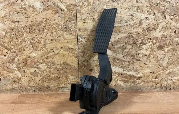 Opel Insignia A Accelerator throttle pedal 13237352 6PV00976500 12012009