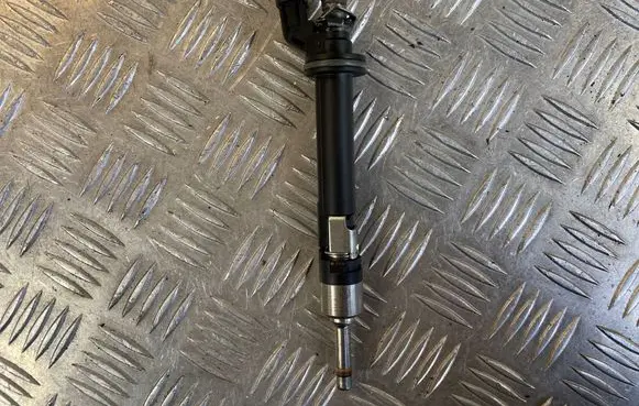 Volkswagen PASSAT B6 Fuel injector 03H096036A 03H906