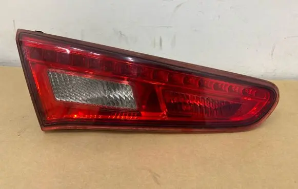 Alfa Romeo Giulietta Tailgate rear/tail lights 50513400