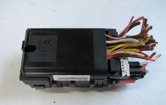 Peugeot 508 Relay mounting block 9665492680