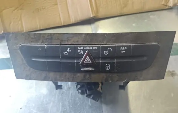 Mercedes-Benz E W210 CD/DVD changer A2116800552