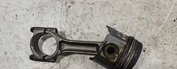 Opel Vivaro Piston with connecting rod