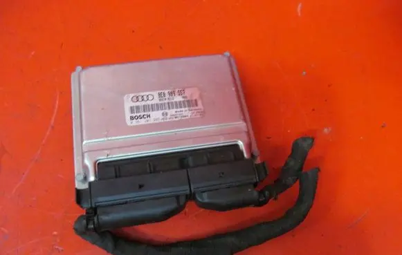 Audi A4 S4 B6 8E 8H Engine control unit/module 8E0909557 061207285