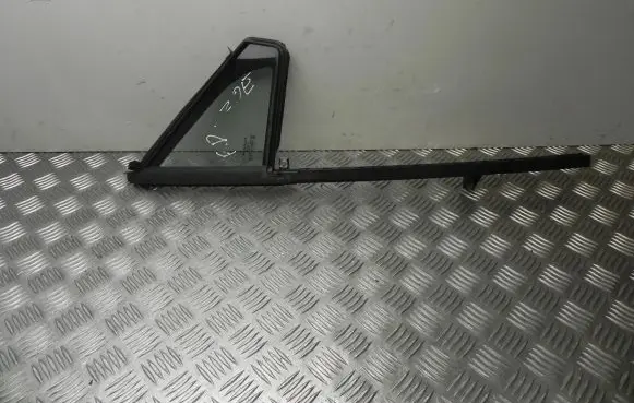 Renault Zoe Front door vent window glass four-door 803309125R I12164