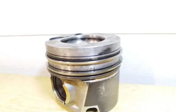 Mercedes-Benz Sprinter W906 Piston A6510300017 1201802550 17483L118