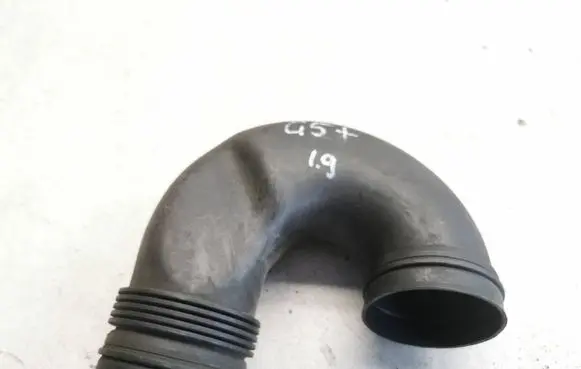 Air intake hose/pipe
