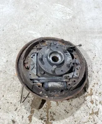 Land Rover Freelander Rear wheel hub spindle/knuckle 