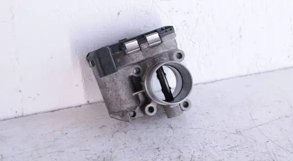Nissan Qashqai Throttle valve 8200330810 H8200330812 0281002681