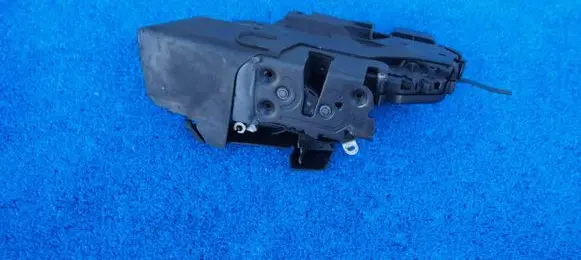 Volvo XC60 Front door lock 31416685