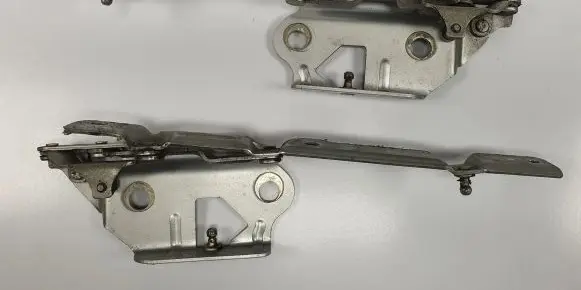 Chrysler Sebring (ST-22 - JR) Tailgate/trunk/boot hinge 04878791AAC