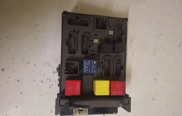Renault Espace IV Fuse module 518095419