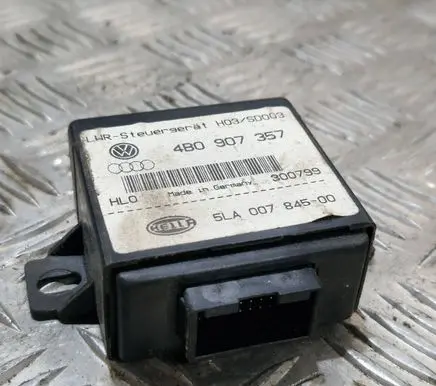 Volkswagen PASSAT B5 Light module LCM 4B0907357 300799 5LA00784500