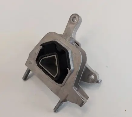 Peugeot 208 Engine mount bracket 9826551380