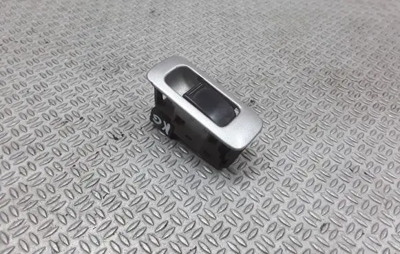 Suzuki Liana Electric window control switch 3799575FD