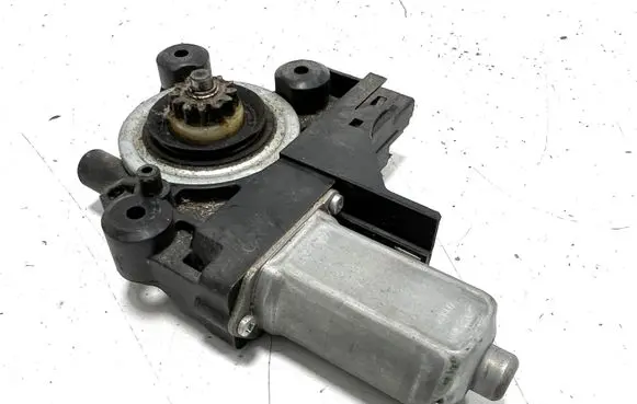 Volvo V70 Front door window regulator motor 970713101 100617 WR12291