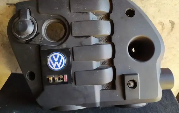 Volkswagen PASSAT B5.5 Engine cover (trim) 038103925
