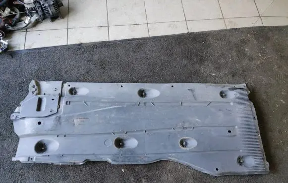 Volkswagen Golf Sportsvan Center/middle under tray cover 5Q0825201S
