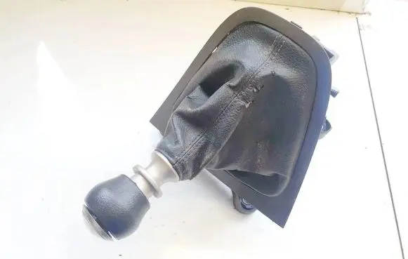 Toyota Auris 150 Gear shifter/selector 112102102