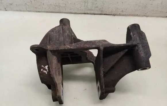 Volkswagen Transporter - Caravelle T5 Engine mounting bracket 070199343B