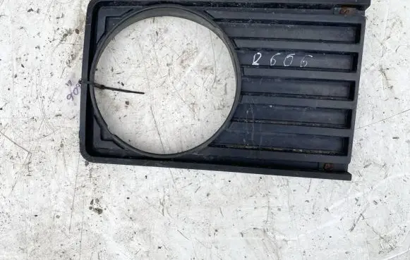 Volkswagen I LT Front bumper lower grill 281853656