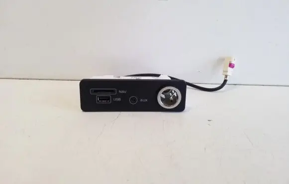 Jaguar XE USB socket connector FK7219C166BC
