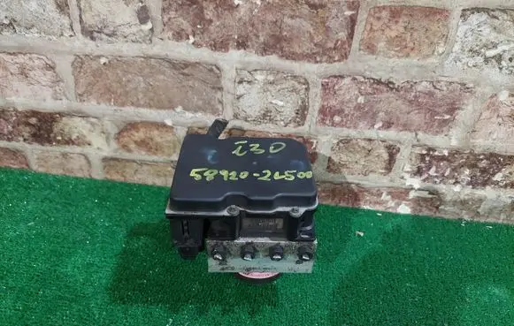 Hyundai i30 ABS control unit/module 