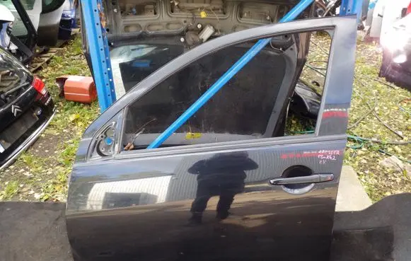 Citroen C-Crosser Front door
