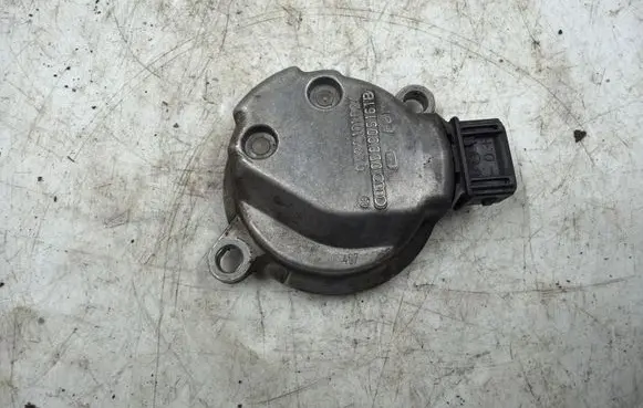 Audi A4 S4 B5 8D Camshaft position sensor 058905161B