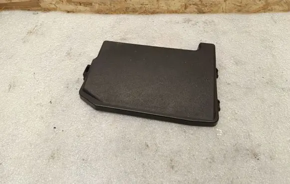 Toyota Auris 150 Fuse box cover 8266212680