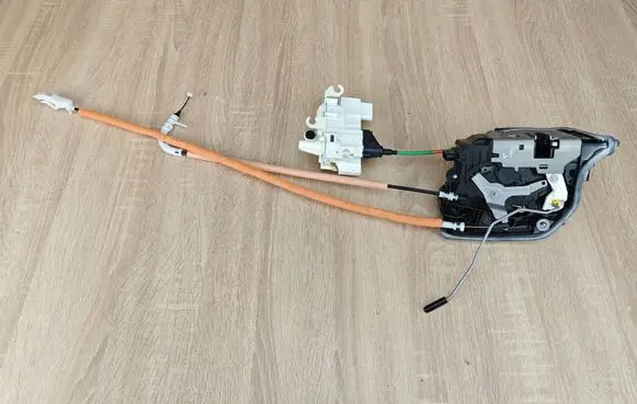 BMW 5 G30 G31 G38 Front door lock 7477699 5A36EC7