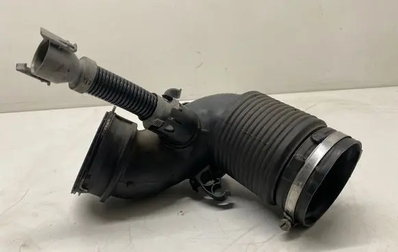 Toyota RAV 4 (XA40) Turbo air intake inlet pipe/hose 3465452 23557610