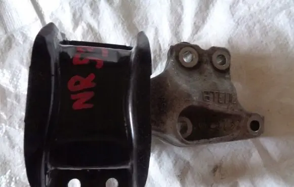 Peugeot 508 Engine mount bracket 9681855180