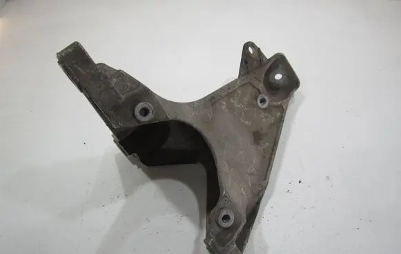 Audi A4 S4 B6 8E 8H Engine mounting bracket 8E0199308A