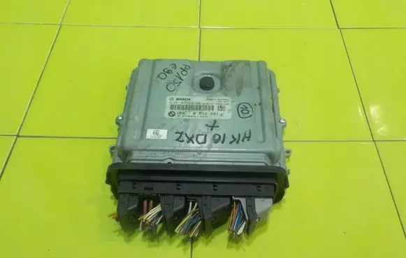BMW 3 E90 E91 Engine control unit/module 0281017446 PP150 8512291