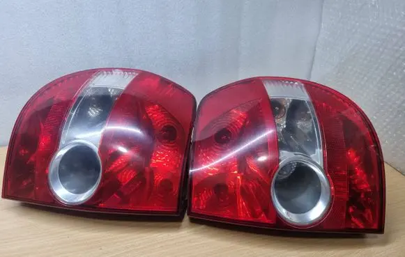 Volkswagen Fox Rear/tail lights XB2263 31DF