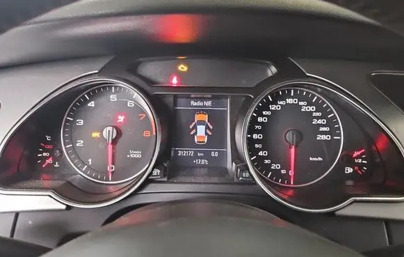 Speedometer (instrument cluster)