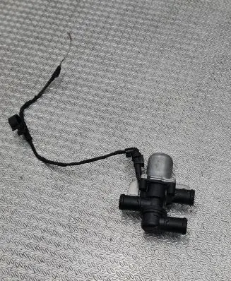 Volkswagen Tiguan Coolant heater control valve 5Q0906457C