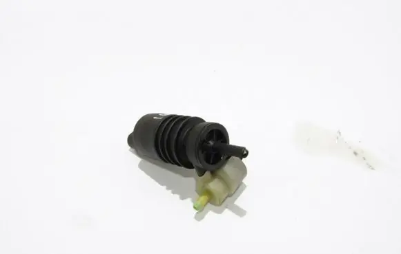 Volkswagen Golf IV Windscreen/windshield washer pump