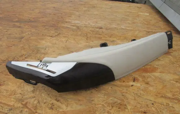 BMW 7 G11 G12 (C) pillar trim 7411642