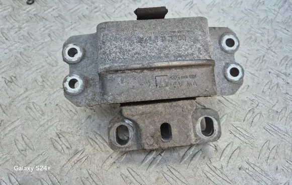 Skoda Octavia Mk2 (1Z) Engine mount bracket 1K0199555M