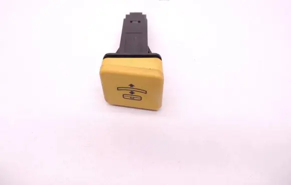 Volvo C70 Tailgate/boot open switch button 30739031
