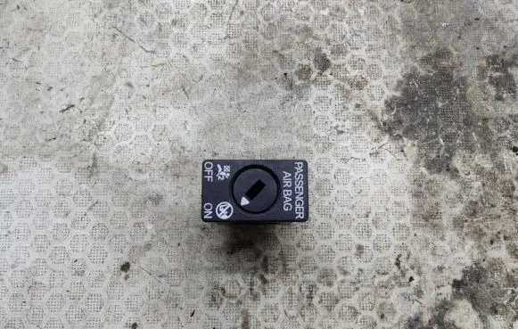 Skoda Octavia Mk3 (5E) Passenger airbag on/off switch 5C5919237 R0MANUA