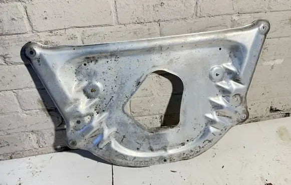 BMW 5 E60 E61 Engine splash shield/under tray 6759878