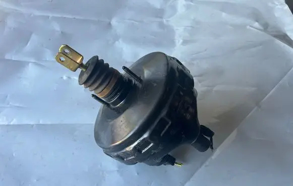 Mercedes-Benz C W203 Brake booster A0054304730 03784920014
