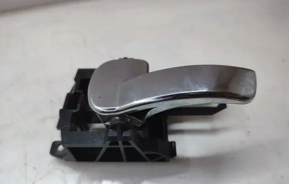 Nissan Qashqai+2 Rear door interior handle