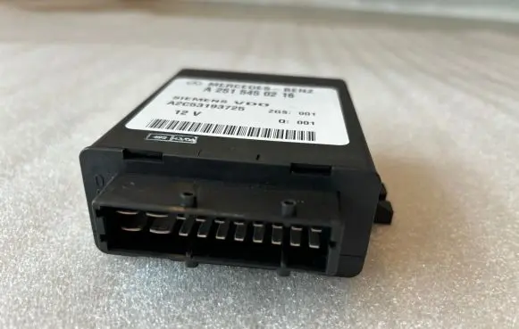 Mercedes-Benz R W251 Air suspension control unit module (rear) A2515450216 A2C53193725 2515450216