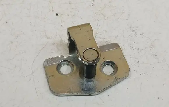 Opel Vectra C Front door lock loop/hook striker