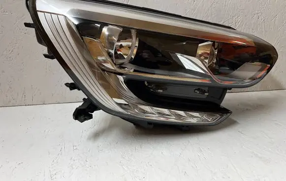 Renault Megane IV Headlight/headlamp 260102555R